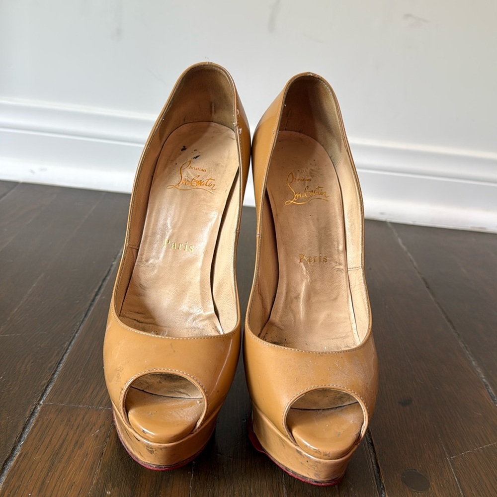 Louboutin peep toe heel
